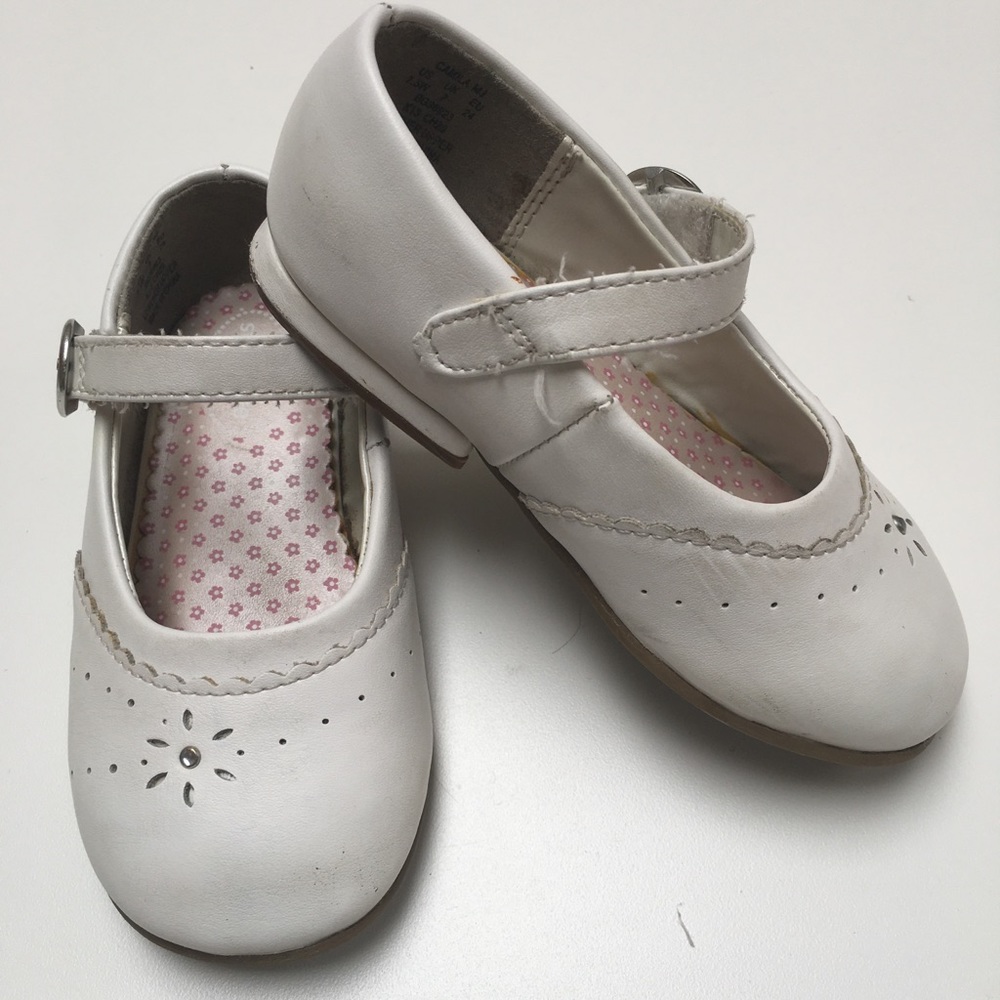 Stride Rite Mary Jane White dress shoes. 7.5 Wide